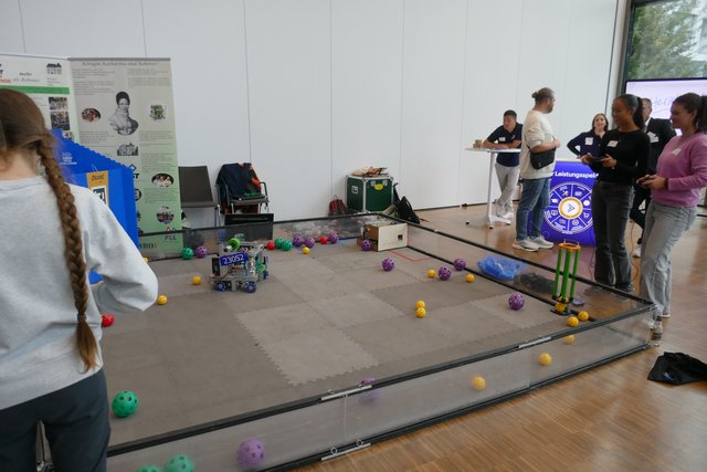 Schüler am Spielfeld